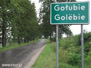 Gołubie - tablica z nazwą miejscowości po polsku i kaszubsku