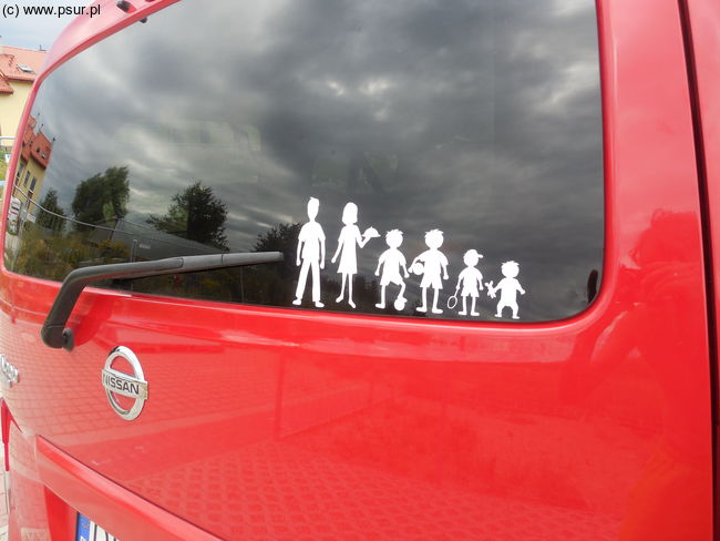 Naklejki na tylnej klapie auta - tata, mama i dzieciaki