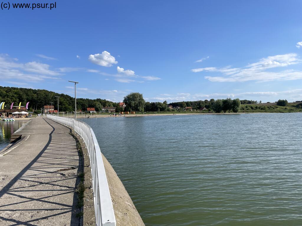Widok z falochronu w stronę lądu