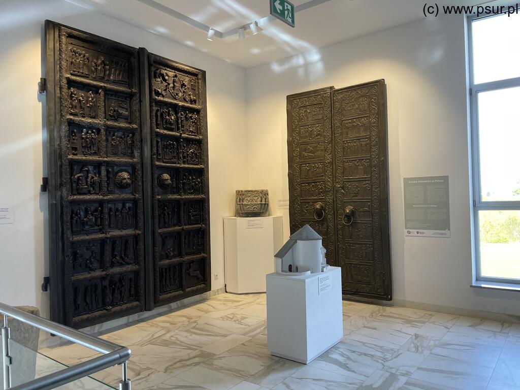 Repliki Drzwi w muzeum