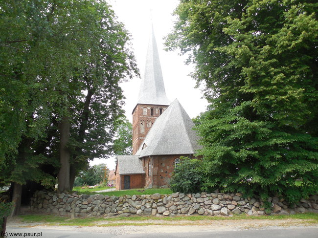 Niewielki gotycki kościół