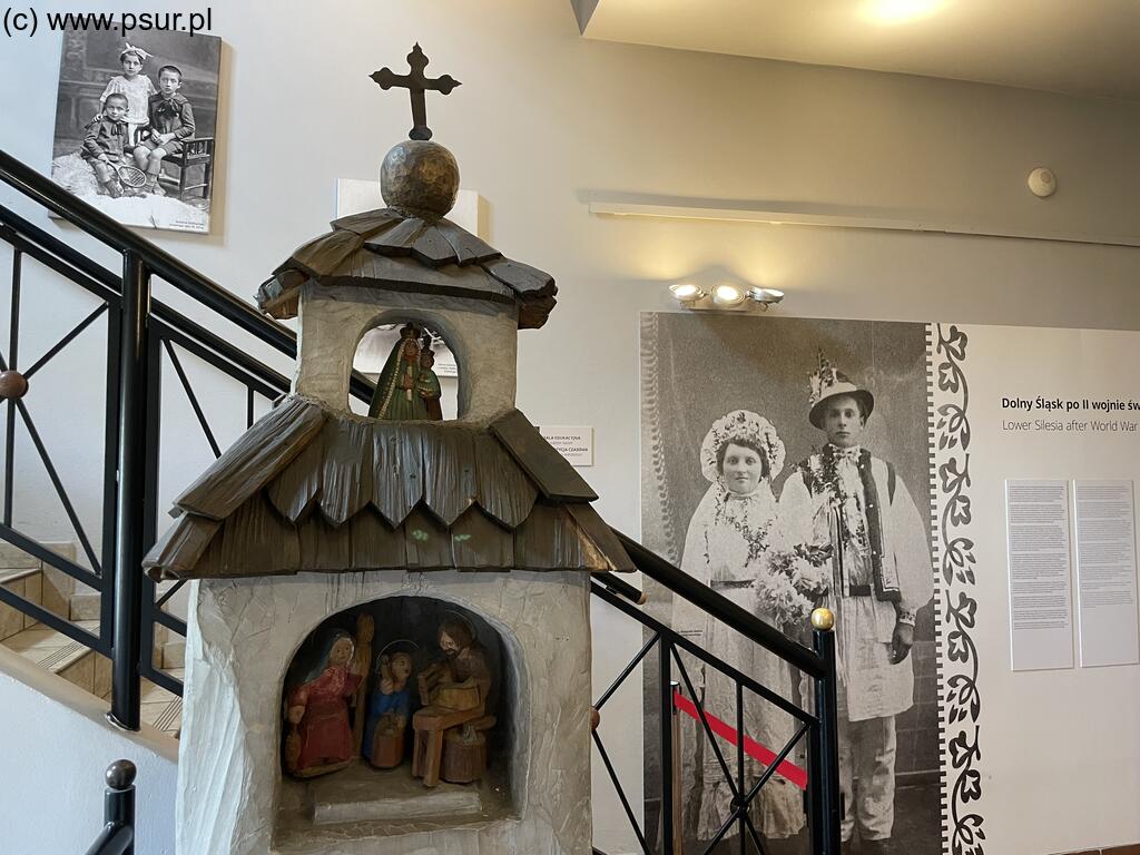 Kapliczka i nowożeńcy